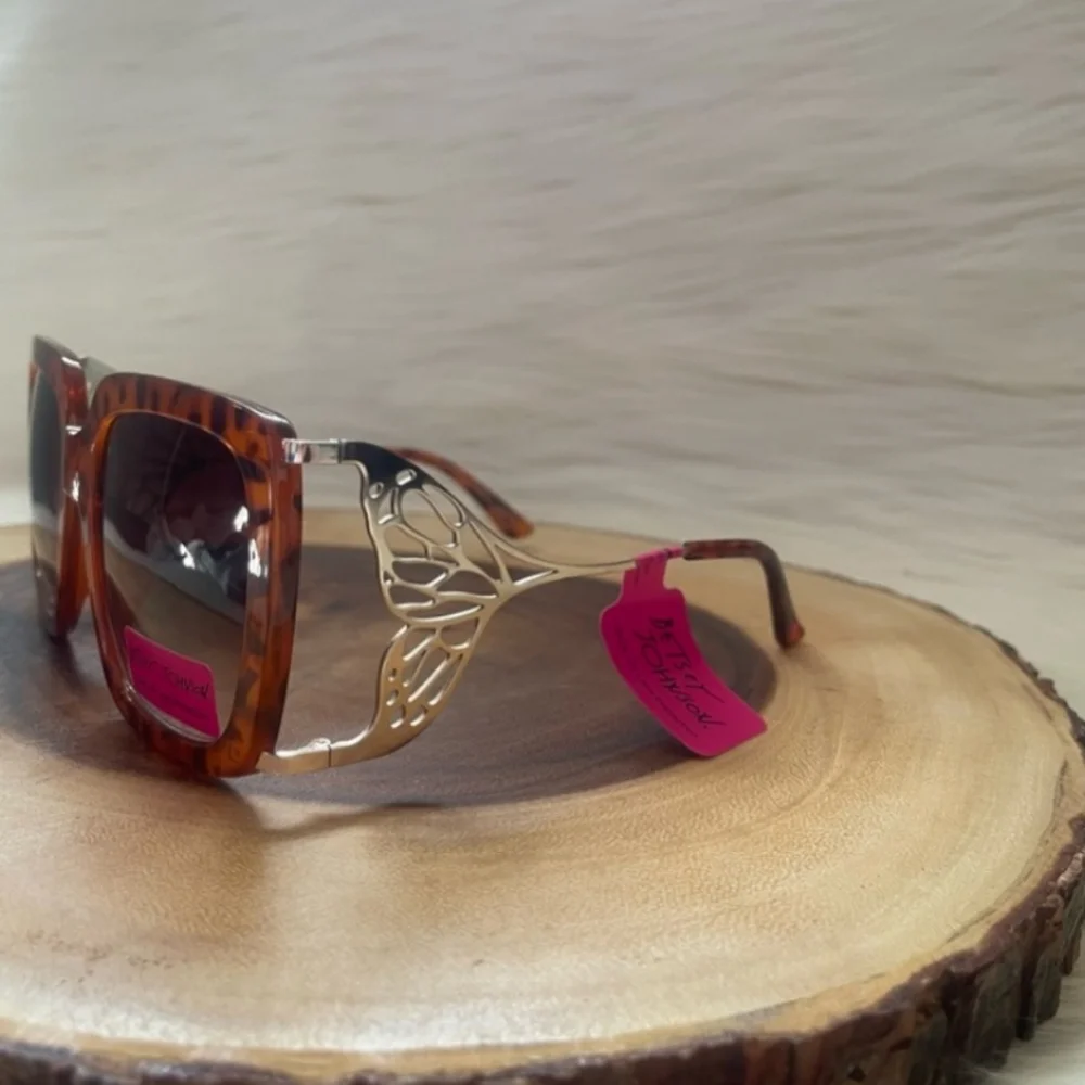 🔥 Betsey Johnson Tortoise Shell Sunglasses - Picture 2 of 7